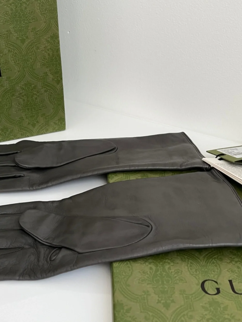 Gucci Lambskin Leather Gloves with Zipper Size L Silk Lining $900 Retail Unisex